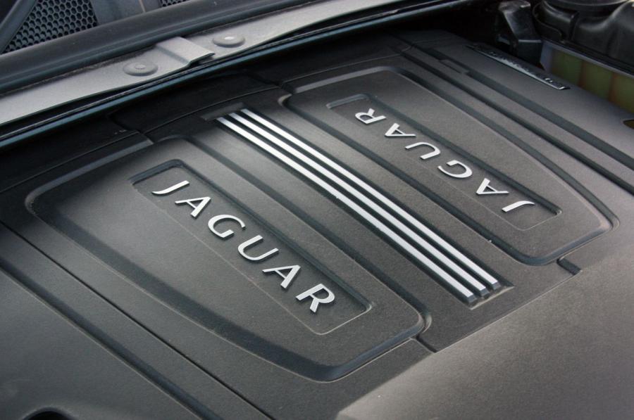  Jaguar XFR 2012 года  (фото 25 из 46)